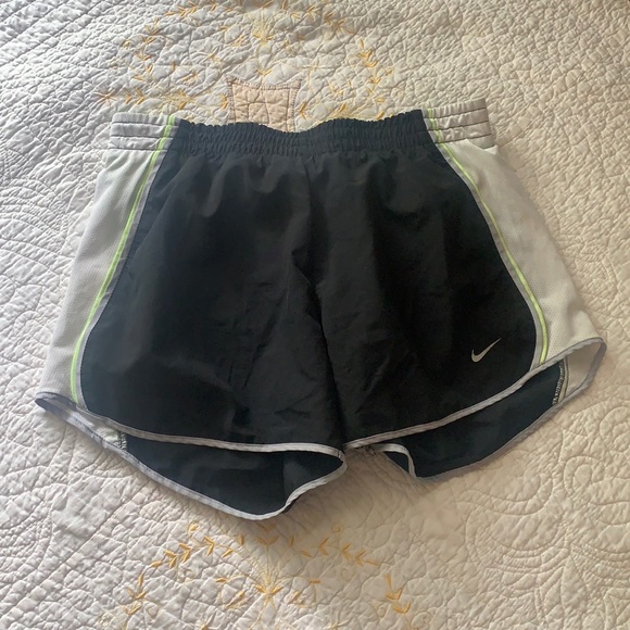 Nike shorts small - Picture 2 of 7